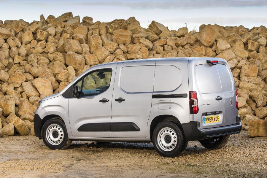  Peugeot Partner 2018 года  (UK) (фото 5 из 10)